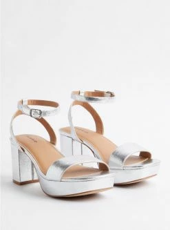 Null Platform Block Heel Sandal (WW)